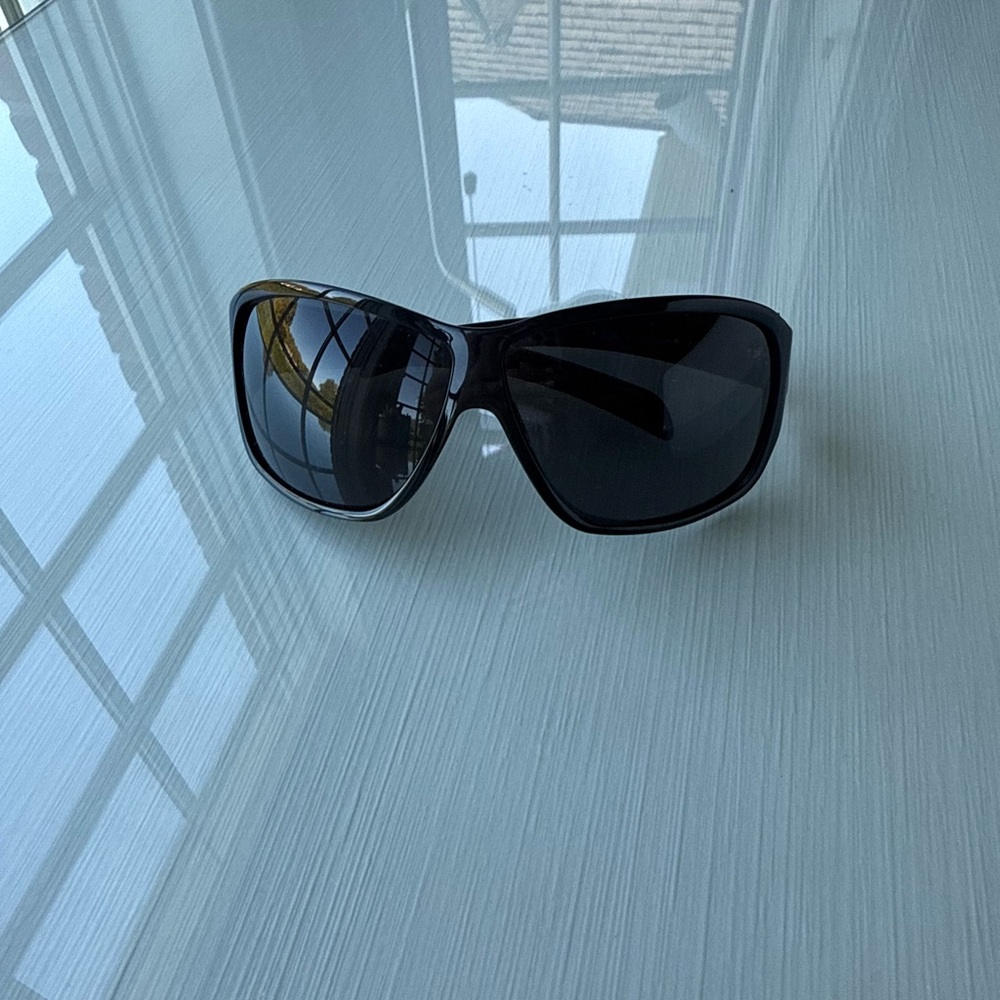 Vintage Gucci Black Sunglasses - Picture 2 of 8